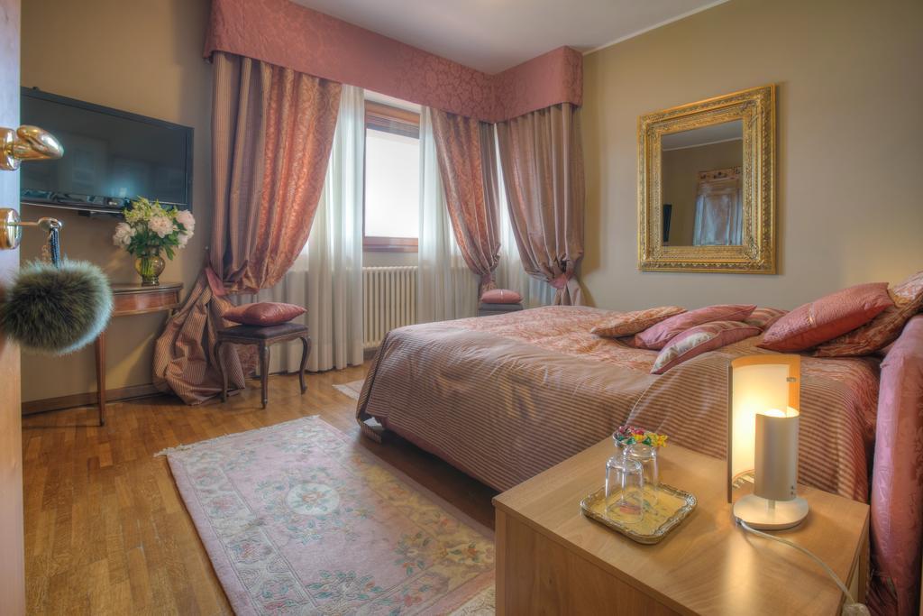 Bed and Breakfast La Volpe Dorata Stresa Exterior foto